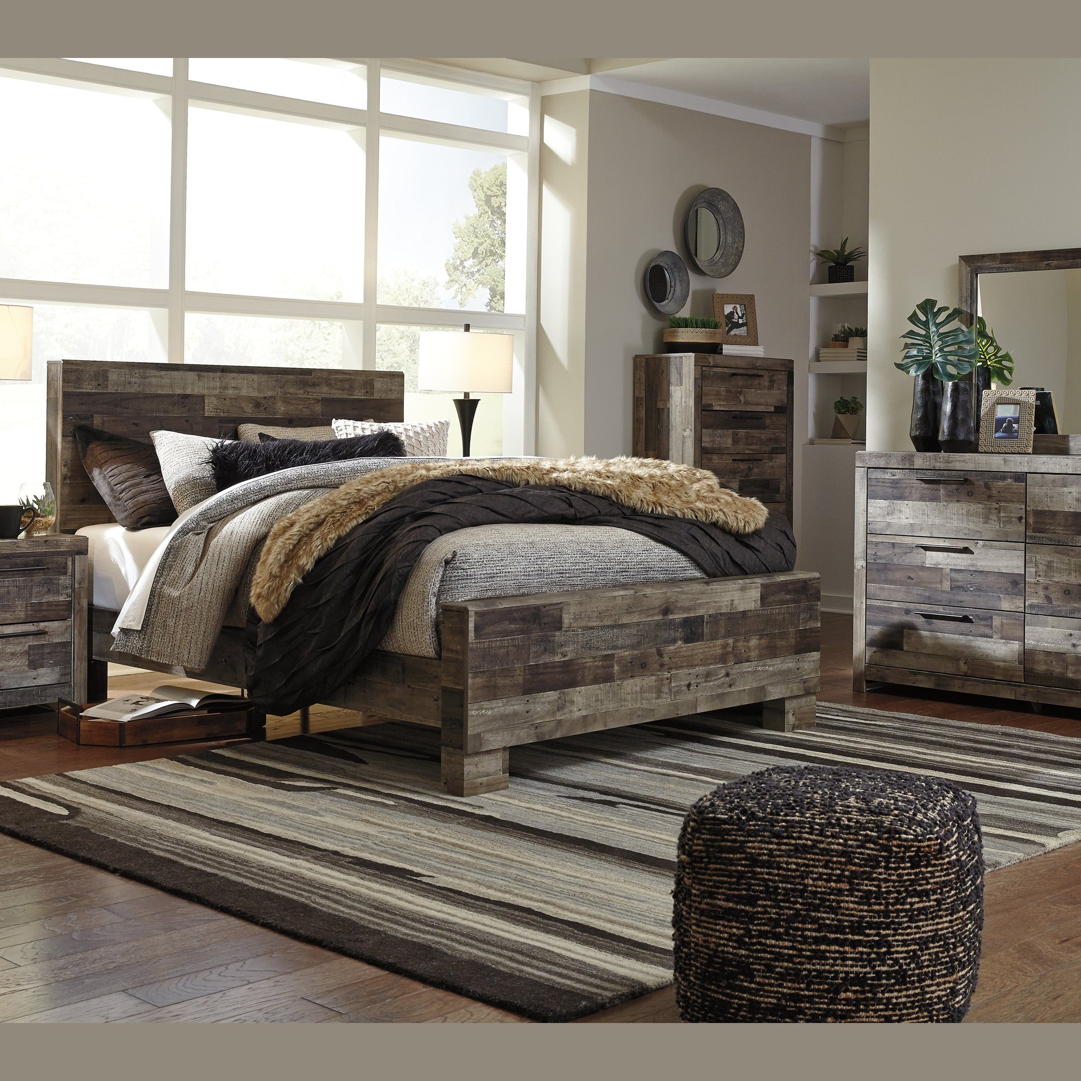 Derekson Multi Gray Panel Bedroom Set